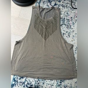 Lululemon reflective muscle tank size 6